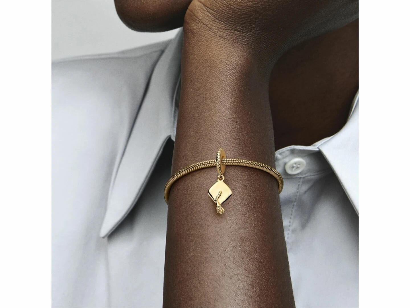 Pandora | Charm | Toque De Diplômé(e) | Doré | 761892C00 – Image 3